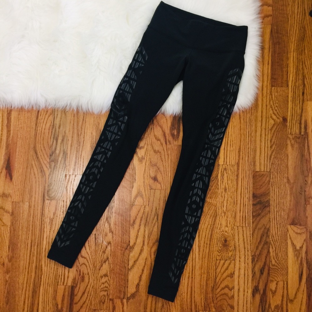 Lululemon Black Arrow Gloss Sides Leggings | 4